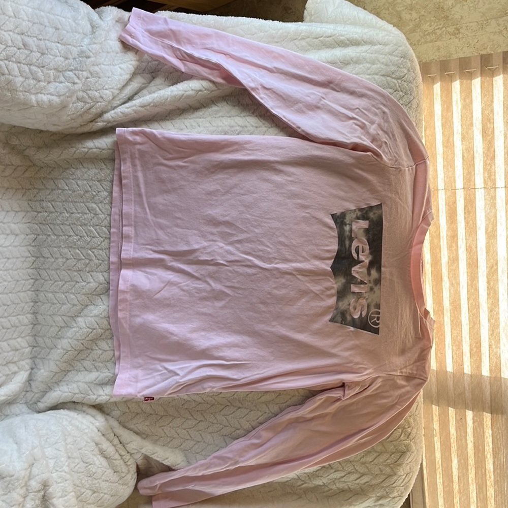 Levi’s long sleeve T-shirt